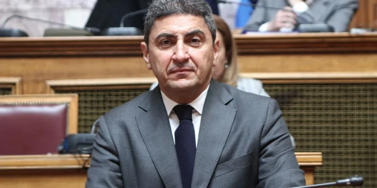 Αυγενάκης: Δεν παραδίδει την έδρα – «Σεβαστή η απόφαση Μητσοτάκη για την διαγραφή μου» λέει