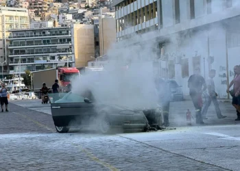 Καβάλα: Αυτοκίνητο άρπαξε φωτιά στο λιμάνι λίγο πριν μπει σε πλοίο με προορισμό τη Λήμνο