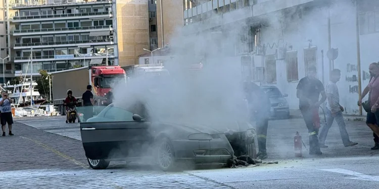 Καβάλα: Αυτοκίνητο άρπαξε φωτιά στο λιμάνι λίγο πριν μπει σε πλοίο με προορισμό τη Λήμνο