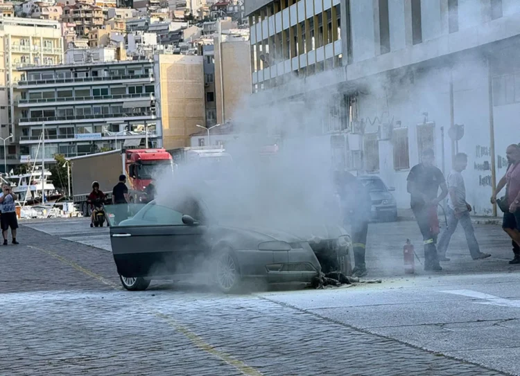 Καβάλα: Αυτοκίνητο άρπαξε φωτιά στο λιμάνι λίγο πριν μπει σε πλοίο με προορισμό τη Λήμνο
