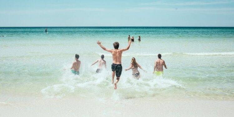 Επίδομα αδείας: Πότε θα μπει στους λογαριασμούς – Δείτε πόσα χρήματα δικαιούστε