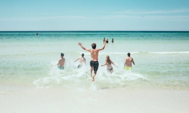 Επίδομα αδείας: Πότε θα μπει στους λογαριασμούς – Δείτε πόσα χρήματα δικαιούστε