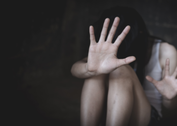 Φθιώτιδα: Χτύπησε την κόρη του με καρέκλα