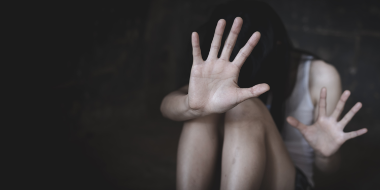 Φθιώτιδα: Χτύπησε την κόρη του με καρέκλα