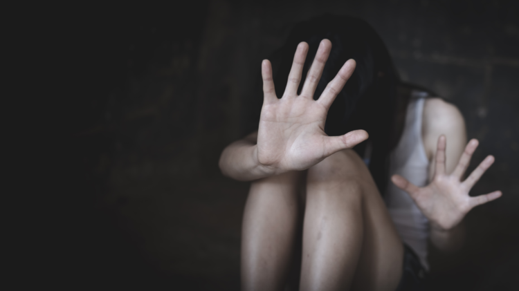 Φθιώτιδα: Χτύπησε την κόρη του με καρέκλα