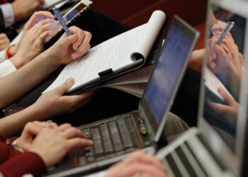 Γιατί δεν βρίσκουν υπαλλήλους οι επιχειρήσεις – 812.000 άνεργοι και 260.000 κενές θέσεις