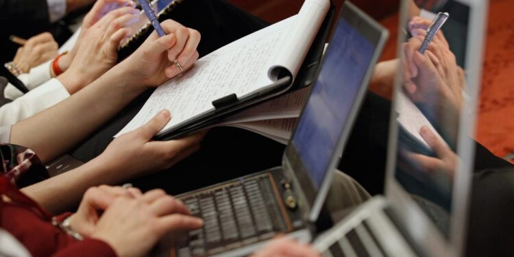 Γιατί δεν βρίσκουν υπαλλήλους οι επιχειρήσεις – 812.000 άνεργοι και 260.000 κενές θέσεις