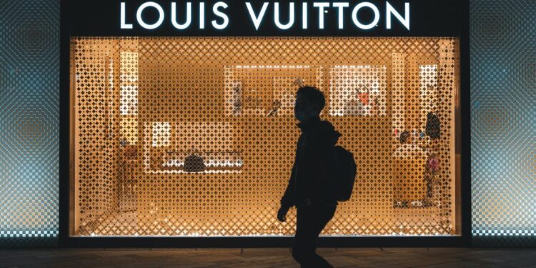 Στο μάτι του κυκλώνα Louis Vuitton, Gucci, Prada – Στα τάρταρα οι μετοχές