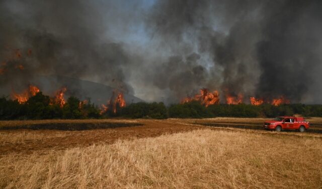 Μαίνεται για έκτη ημέρα η φωτιά στο Φαλακρό Δράμας – Ενισχύονται οι Πυροσβεστικές δυνάμεις