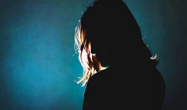 Βόλος: «Χαμός» για έναν λογαριασμό ρεύματος – Έπιασε από τον λαιμό και απείλησε την πρώην σύζυγό του