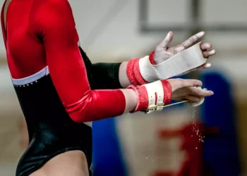 Η μήνυση της πρωταθλήτριας της ενόργανης στον προπονητή της: «Με ξάπλωσε στο κρεβάτι και ανέβηκε πάνω μου»