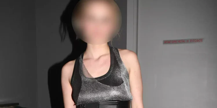 Κάρυστος: Νέες αποκαλύψεις για την ηθοποιό που επιτέθηκε στον πρώην σύζυγό της – Χτύπησε και το παιδί της