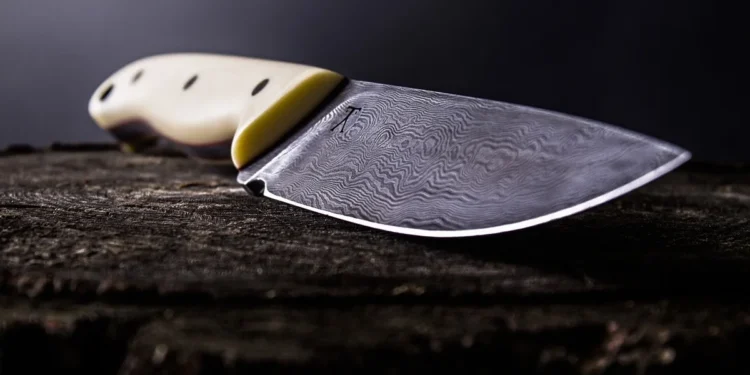 Φρίκη στη Βρετανία: Άνδρας επιτέθηκε με κουζινομάχαιρα σε στρατιώτη και έγλυψε το αίμα