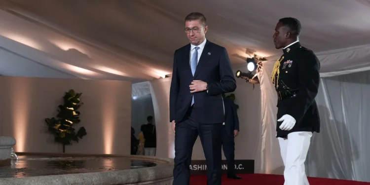 Αμετανόητος Μιτσκόσκι, μίλησε στο ΝΑΤΟ για «Μακεδονία», «μακεδονική» κυβέρνηση και «μακεδονικό» στρατό