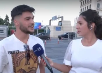 Συμβουλές για «καμάκι» από χαλαρό ταξιδιώτη: «Εye contact και μετά πας και μιλάς, σημασία έχει η γλώσσα του σώματος»(Βίντεο)