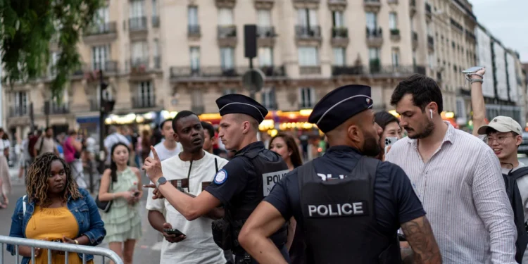 Ολυμπιακοί Αγώνες 2024: Έξαλλοι οι Παριζιάνοι με τα μέτρα ασφαλείας -«Νιώθουμε σαν φυλακισμένοι»