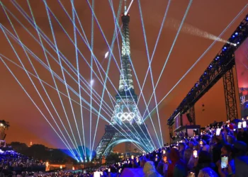 Ολυμπιακοί Αγώνες 2024: Το φαντασμαγορικό σόου, η φλόγα και η μοναδική Σελίν Ντιόν – 10 αξέχαστες στιγμές από την τελετή έναρξης