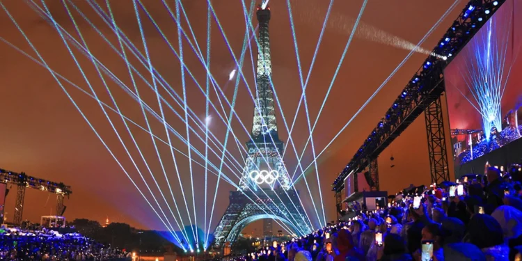 Ολυμπιακοί Αγώνες 2024: Το φαντασμαγορικό σόου, η φλόγα και η μοναδική Σελίν Ντιόν – 10 αξέχαστες στιγμές από την τελετή έναρξης