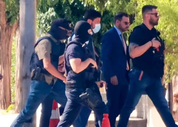 Δολοφονία στο Ψυχικό: Από πάρκινγκ στο Μαρούσι ξεκίνησε ο δράστης για να σκοτώσει τον τοπογράφο – Τι αποκαλύπτει το διαβιβαστικό της ΕΛΑΣ