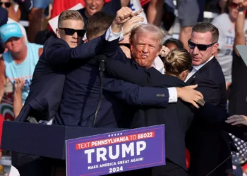 Απόπειρα δολοφονίας Τραμπ: Βρέθηκαν εκρηκτικά στο αυτοκίνητο του 20χρονου δράστη, στον πατέρα του ανήκει το όπλο