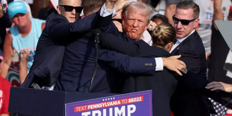 Απόπειρα δολοφονίας Τραμπ: Βρέθηκαν εκρηκτικά στο αυτοκίνητο του 20χρονου δράστη, στον πατέρα του ανήκει το όπλο