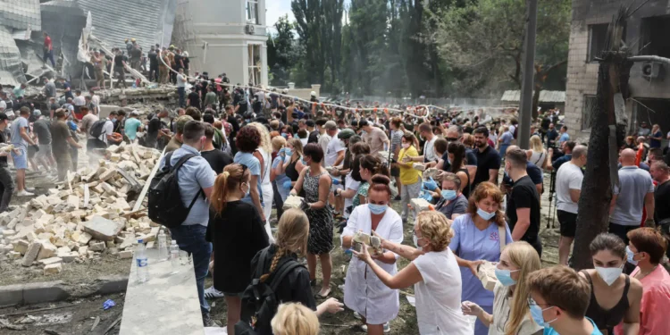 Ο Πούτιν πνίγει στο αίμα την Ουκρανία – Δεκάδες νεκροί και τραυματίες σε μπαράζ επιθέσεων