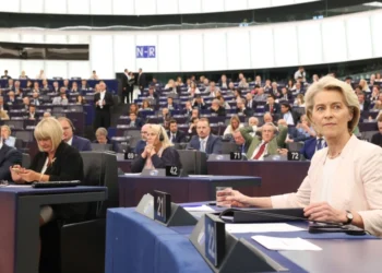 Ούρσουλα φον ντερ Λάιεν: Επανεξελέγη άνετα πρόεδρος της Κομισιόν με 401 ψήφους