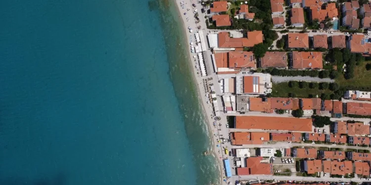 “MyCoast”: Πρώτη στη λίστα με τις καταγγελίες η Χαλκιδική – Χιλιάδες ευρώ πρόστιμα για παραβάσεις σε παραλίες