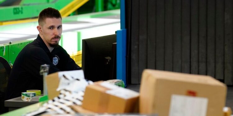 Toυρκία: Κηρύσσει «πόλεμο» στις κινεζικές πλατφόρμες ηλεκτρονικού εμπορίου -«Γινόμαστε Βόρεια Κορέα»