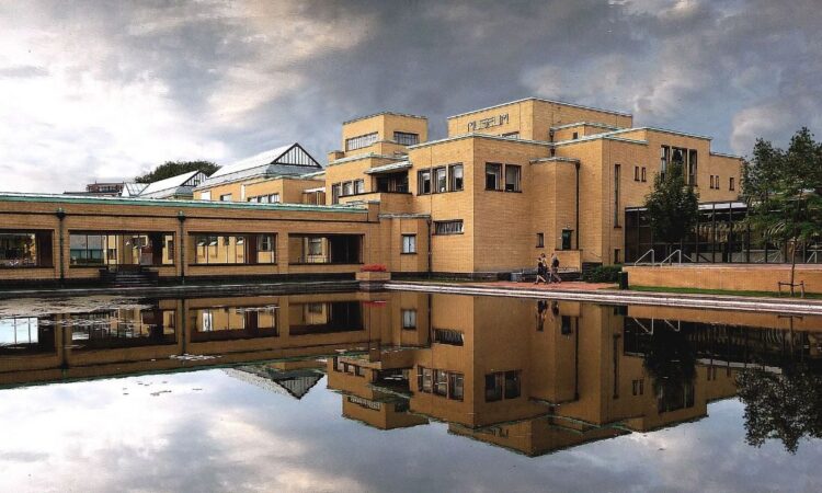 Μουσείο στην Ολλανδία εγκαινιάζει ειδικές ξεναγήσεις για άτομα με άνοια και τους φροντιστές τους