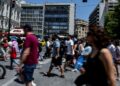 Ποιοι μπορούν να ανοίξουν την πόρτα της συνταξιοδότησης: Τι ισχύει για μητέρες, δημόσιο, ιδιωτικό τομέα και ΔΕΚΟ