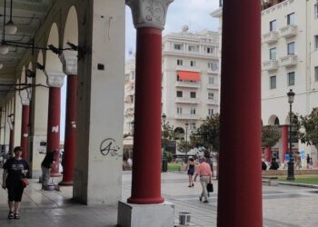 Θεσσαλονίκη: Άλλαξαν οι κίονες της Αριστοτέλους