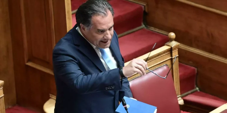 Άδωνις Γεωργιάδης κατά Στέφανου Κασσελάκη: Κάνει κριτική από την Μύκονο