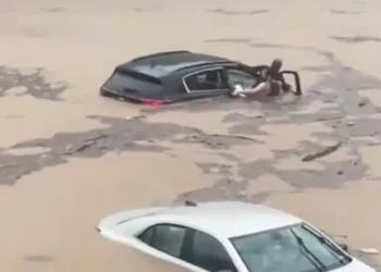 ΗΠΑ: Ακραία κακοκαιρία στο Κονέκτικατ, εμφανίζεται μία φορά στα 1.000 χρόνια – Δείτε βίντεο από τις πλημμύρες