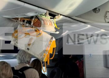 Δείτε φωτογραφίες από την καμπίνα του αεροσκάφους της Easyjet όπου έζησαν τον τρόμο 181 επιβάτες λόγω αναταράξεων