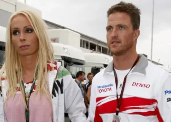 Ραλφ Σουμάχερ: Ξεσπά η πρώην σύζυγός του – «Ακουγα τις φήμες πως είναι γκέι και μου έλεγε να πάω στον ψυχολόγο»