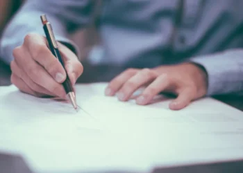 Συνελήφθη υπάλληλος του ΕΦΚΑ για χρηματισμό – Ζητούσε «μίζα» για καταβολή επιδόματος αναπηρίας