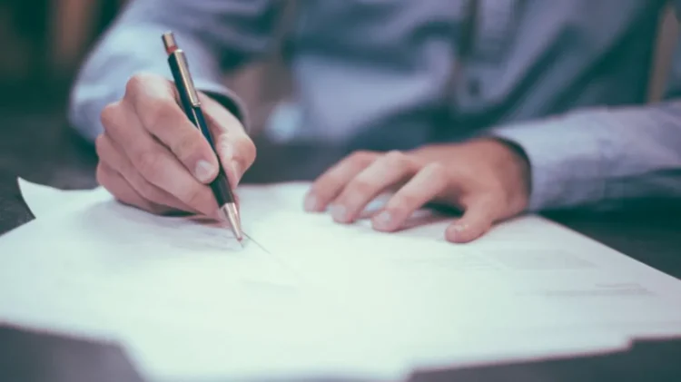 Συνελήφθη υπάλληλος του ΕΦΚΑ για χρηματισμό – Ζητούσε «μίζα» για καταβολή επιδόματος αναπηρίας