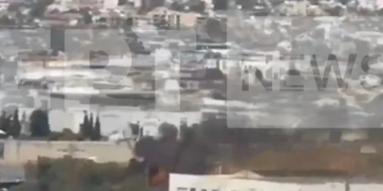 Φωτιά στο προαύλιο εργοστασίου λιπασμάτων στα Νεόκτιστα Ασπροπύργου – Καίγεται δεξαμενή με νιτρικό οξύ, 112 για τους καπνούς