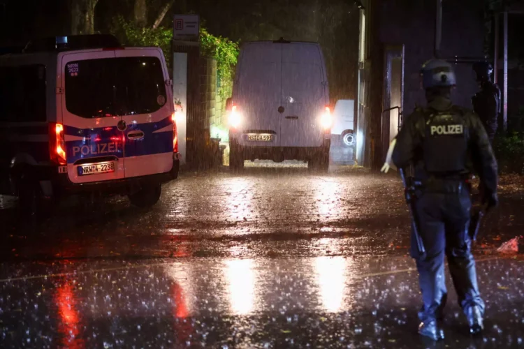 Γερμανία: Η αστυνομία σκότωσε άνδρα που επιτέθηκε σε διερχόμενους με μαχαίρια στην πόλη Μερς