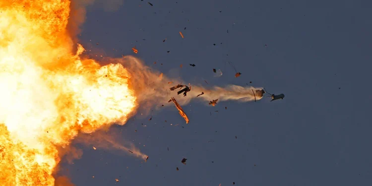 Η Χεζμπολάχ χτύπησε με μεγάλο αριθμό drones και 320 ρουκέτες το Ισραήλ – Αεροπορικοί βομβαρδισμοί στον Λίβανο