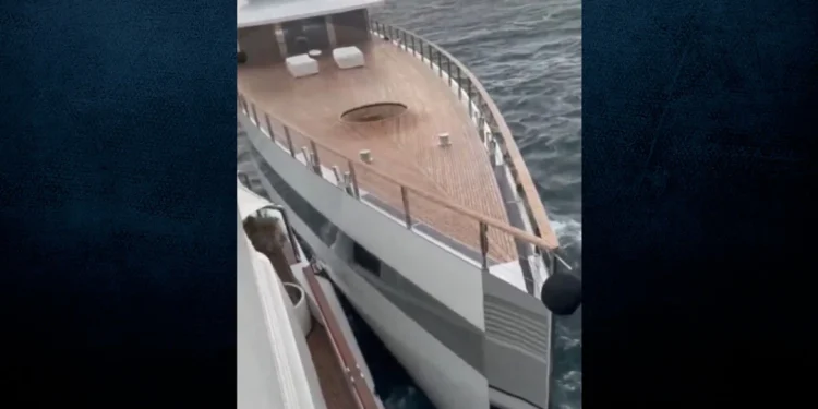 Ιταλία: Η θαλαμηγός Venus που ανήκε στον Στιβ Τζομπς συγκρούστηκε με σούπερ γιοτ στα ανοιχτά της Νάπολης, δείτε βίντεο