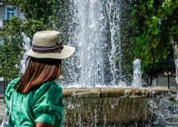 Καιρός: Ανεβαίνει σήμερα ο υδράργυρος, υποχωρούν οι ισχυροί άνεμοι -Πού θα έχει 40άρια