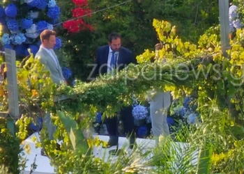 Στέφανος Κασσελάκης – Τάιλερ Μακμπέθ: Παντρεύτηκαν στον Βοτανικό Κήπο των Χανίων, δείτε βίντεο και φωτογραφίες