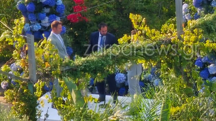 Στέφανος Κασσελάκης – Τάιλερ Μακμπέθ: Παντρεύτηκαν στον Βοτανικό Κήπο των Χανίων, δείτε βίντεο και φωτογραφίες