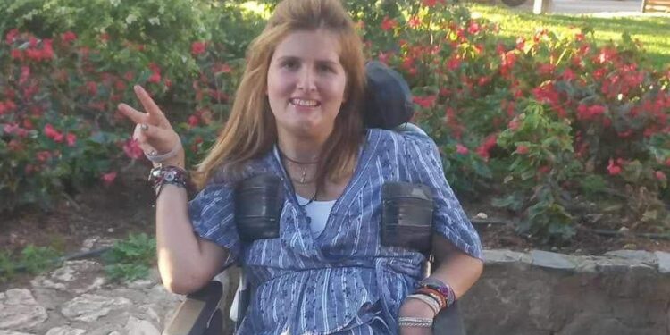 Απόλυτη ντροπή: Στρίμωξαν την Μυρτώ σε γκαράζ πλοίου – Διαμαρτυρήθηκε η μητέρα της