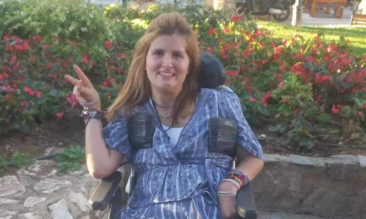 Απόλυτη ντροπή: Στρίμωξαν την Μυρτώ σε γκαράζ πλοίου – Διαμαρτυρήθηκε η μητέρα της