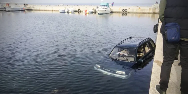 Καβάλα: Ξέχασε να τραβήξει χειρόφρενο και έπεσε το αμάξι του στη θάλασσα
