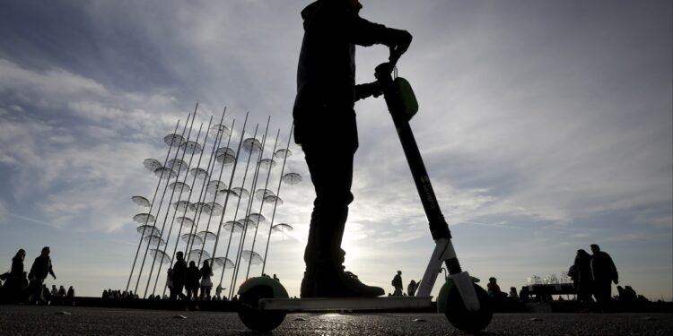 Θεσσαλονίκη: Έρχονται πρόστιμα – φωτιά για τα ηλεκτρικά πατίνια