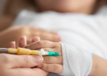 Ηλεία: Στο νοσοκομείο 4χρονο παιδί – Το καταπλάκωσε καγκελόπορτα